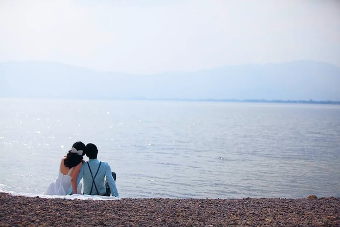 海辺の二人